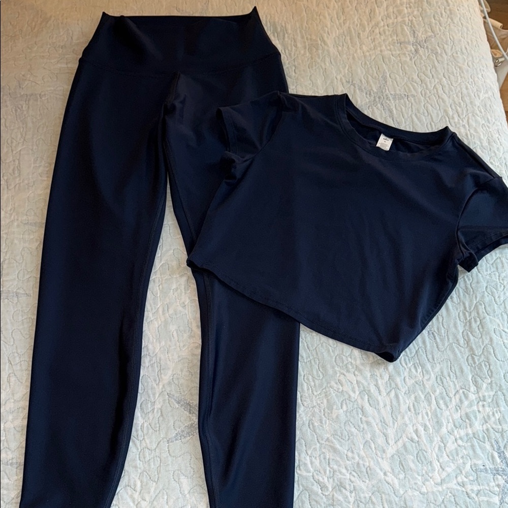 Alo Matching Set - Picture 6 of 11